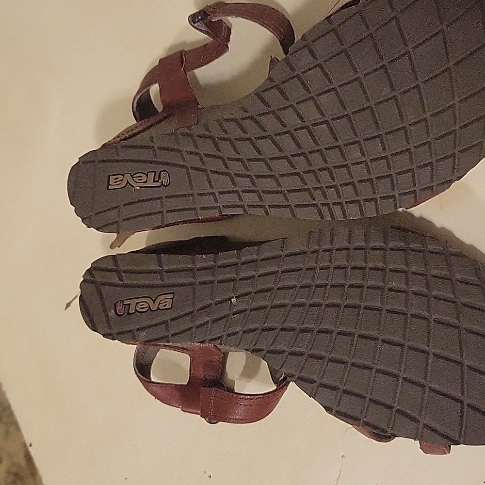 Teva womens brown sandals in size 10. Worn a couple of times. Like new - Picture 2 of 4